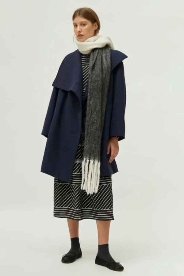 vestido_midi_estampado_de_4.webp Vestido midi estampado de rayas negro-COMPAÑIAFANTASTICA Discount